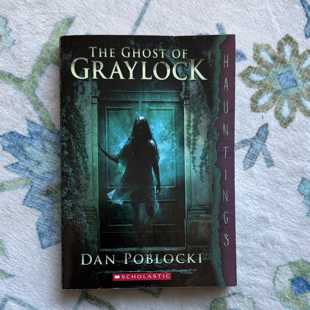 Scholastic The Ghost of Graylock - Mysterious Green and Black Cover